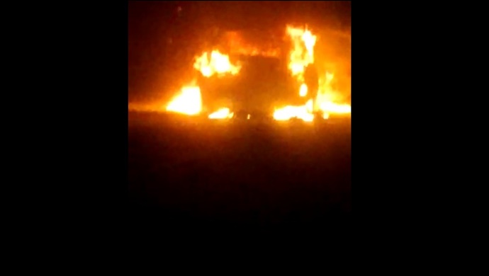 Şanlıurfa'da seyir halindeki otomobil alev alev yandı