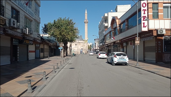 Şanlıurfa’da sokaklar boş kaldı