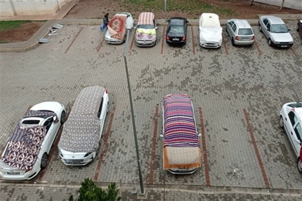 Şanlıurfa'da vatandaşlar beklenen yağış ve doluya karşı önlem aldı