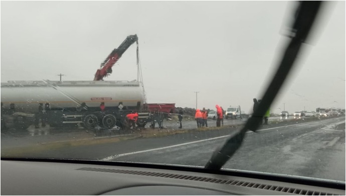 Şanlıurfa'da Yakıt tankeri devrildi : Faciadan dönüldü