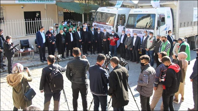 Şanlıurfa'dan Suriye'ye 2 tır yardım malzemesi gönderildi