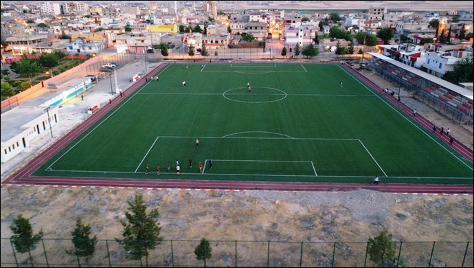 Sentetik çim saha akçakalelilerin hizmetinde-(VİDEO)