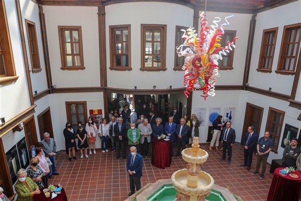 Serginin geliri çocukların