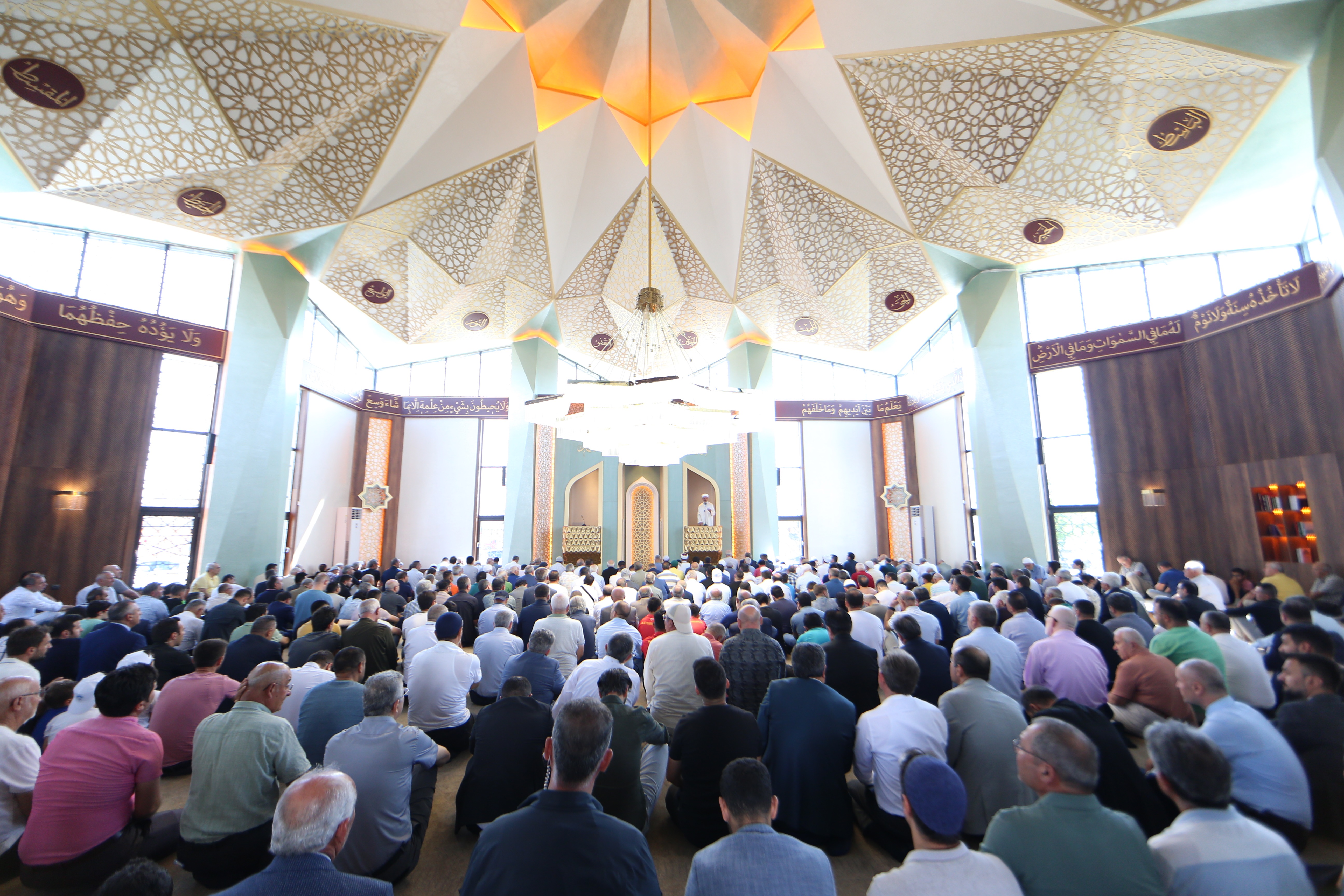 Şevki Eren Albayrak Camii ibadete açıldı