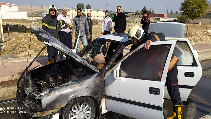 Seyir halindeki araç yandı! İtfaiye müdahale etti