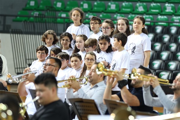 Simon Bolivar Senfoni Orkestrası’ndan Darüşşafakalı öğrencilere sürpriz
