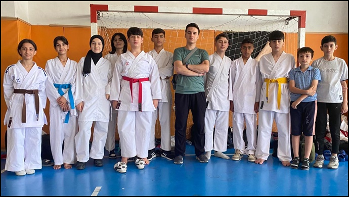 Siverekli öğrenciler memleketlerine 7 madalya ile döndü