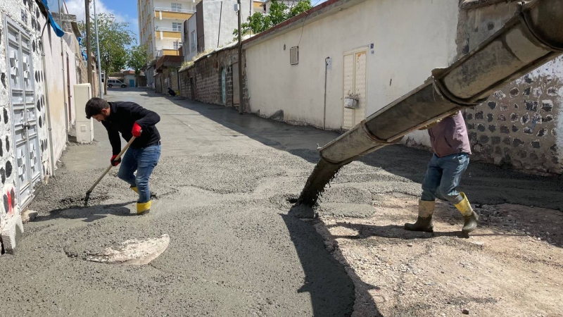 Siverek’te beton yol çalışmaları sürüyor