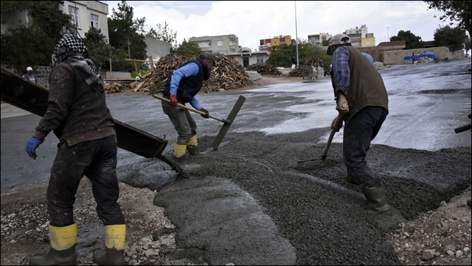 Siverek’te beton yol çalışmaları devam ediyor