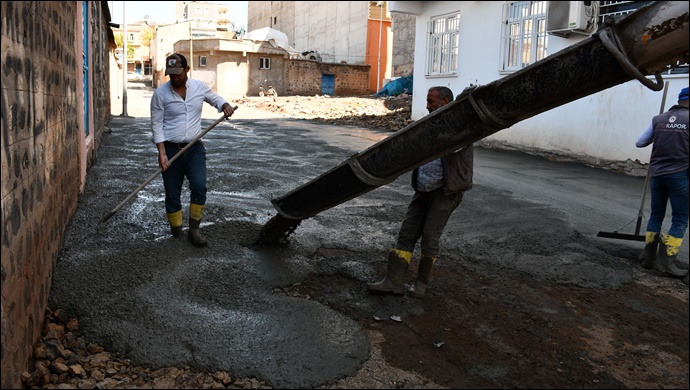 Siverek’te beton yol çalışmaları sürüyor