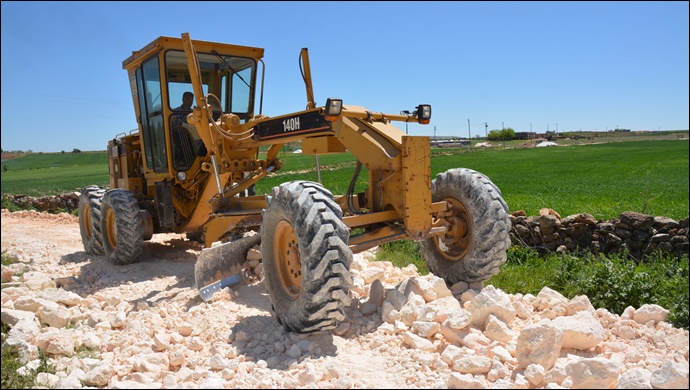 Siverek’te kırsal mahallelerin yol kalitesi artıyor