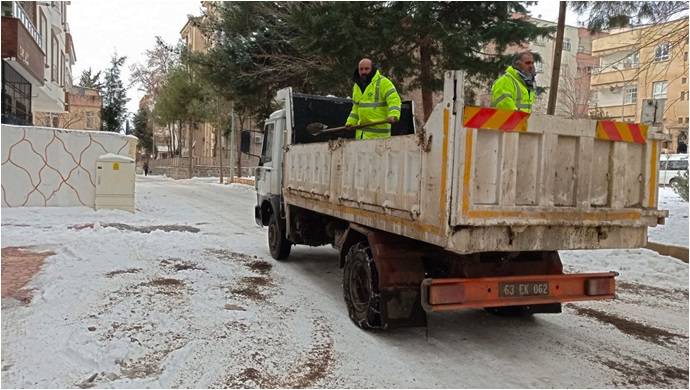 Siverek’te merkez ve kırsalda karla mücadele sürüyor