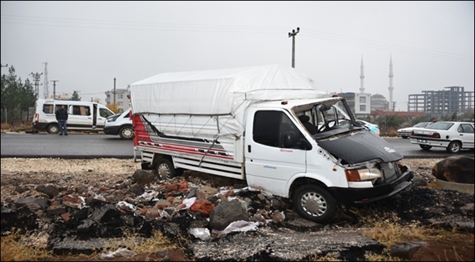Siverek'te öğrenci servisi kamyonetle çarpıştı: 14 yaralı