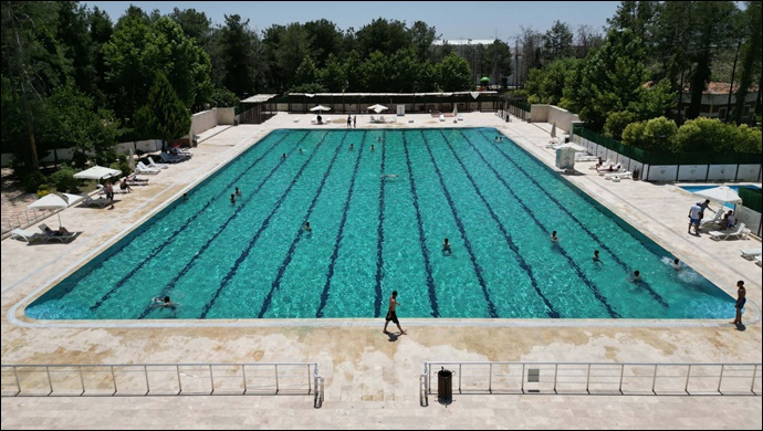 Siverek’te yarı olimpik yüzme havuzu açıldı