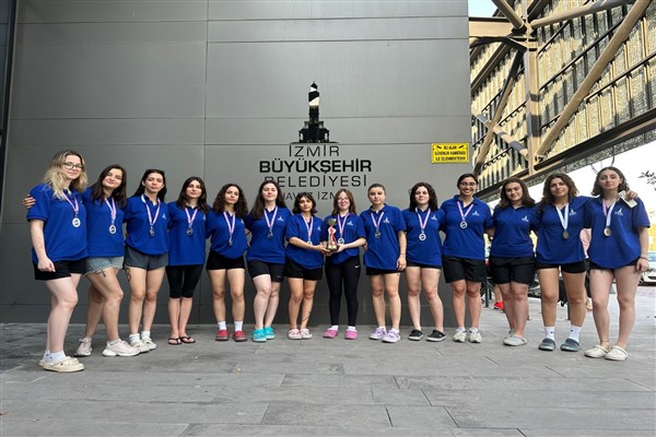 Su altında çifte kupa