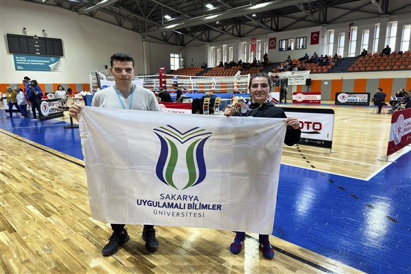 SUBÜ öğrencileri boksta 2 madalya kazandı