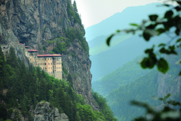 “Sümela Manastırı'nda yapılan restorasyon çalışmasında fresk zarar gördü” iddiası