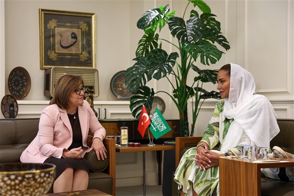Suudi Arabistan Prensesi, Başkan Şahin’i ziyaret etti