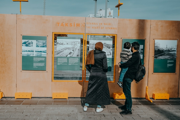 Taksim'in tarihi meydanda sergileniyor