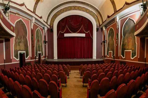 Tarihi Elhamra Sahnesi tiyatroseverlerle buluşuyor