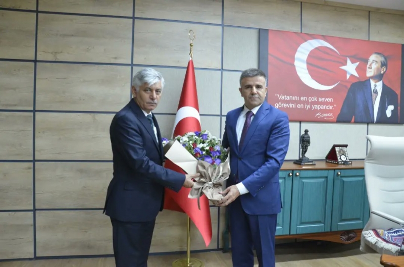 Tartışılan müdür Asım Sultanoğlu göreve başladı