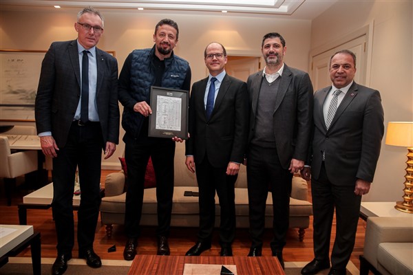 TBF Başkanı Türkoğlu, FIBA heyetini kabul etti