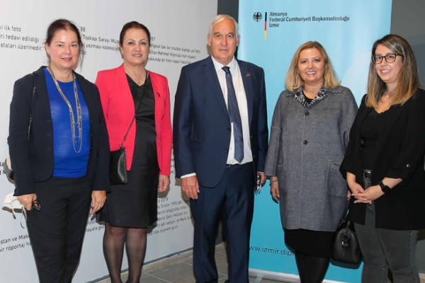 Türk-Alman yaşamını yansıtan fotoğraflar İzmirliler ile buluştu