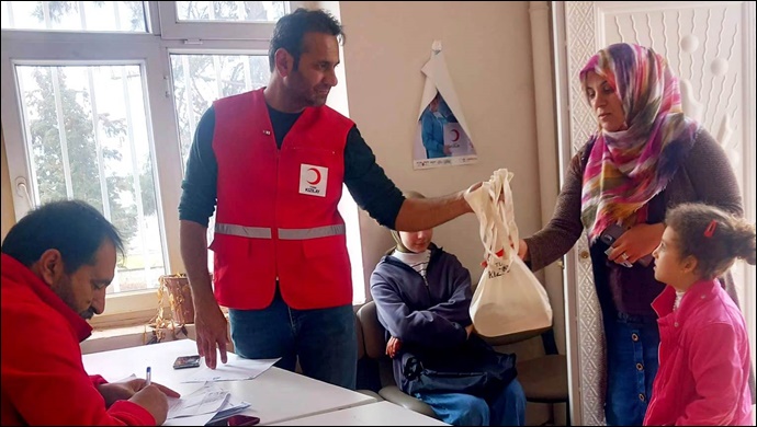 Türk Kızılay Hilvan Şubesi, ihtiyaç sahiplerini sevindirmeye devam ediyor