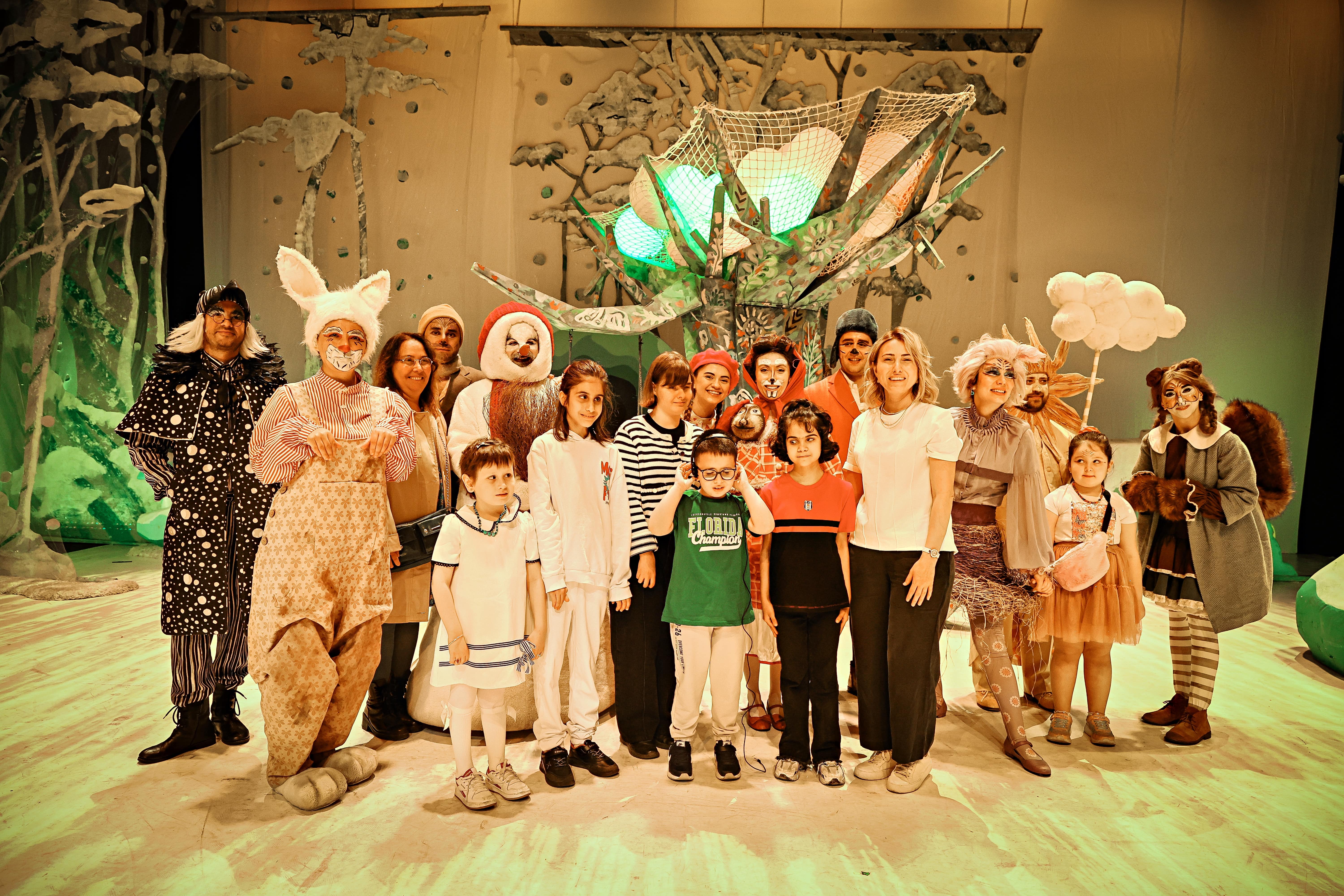 Türk Telekom, görme ve işitme engelli çocukları AKM’de sanatla buluşturdu