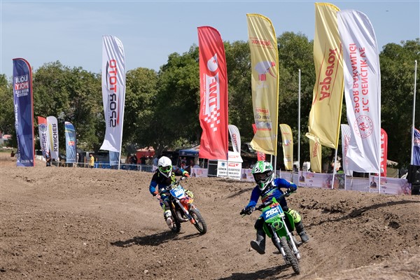 Türkiye LIQUI MOLY Motokros Şampiyonası’nın 4. ayağı Gönen’de düzenlendi