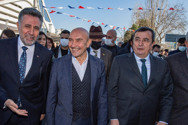 Türkiye'nin en büyük tam otomatik otoparkı İzmir'de açıldı