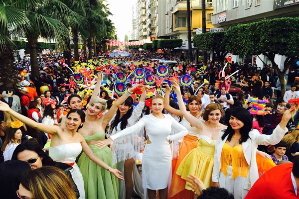 Türkiye'nin ilk ve tek karnavalı başladı
