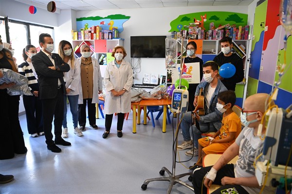 Tuzla Belediyesi Gençlik Merkezi'nden Lösemili çocuklara moral