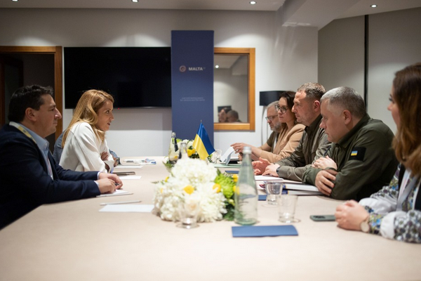 Ukrayna Cumhurbaşkanı Ofisi Başkanı Yermak, AP Başkanı Metzola ile toplantı düzenledi