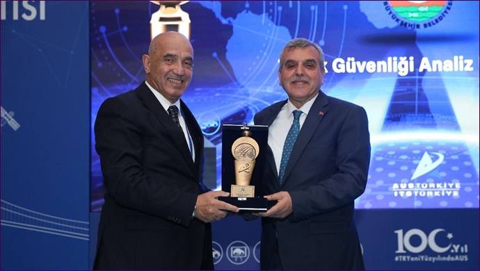 Ulaşımda Belediyecilik Ödülünü Başkan Beyazgül Aldı