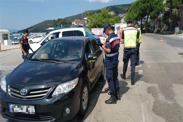 Ülke genelinde 'Aranan Şahıslar ve Aranan Araçlar Uygulaması' yapıldı