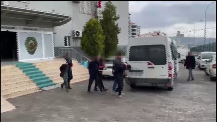 Urfa 'da ağır hasarlı binada 'kasa hırsızlığı ' 5 tutuklama-(VİDEO)