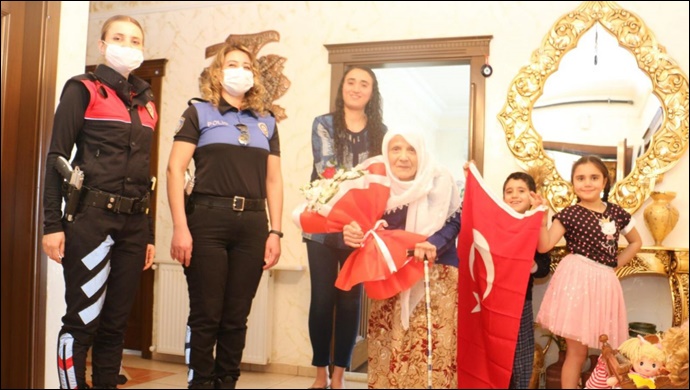 Urfa Emniyeti şehidin eşini Anneler Günü’nde unutmadı