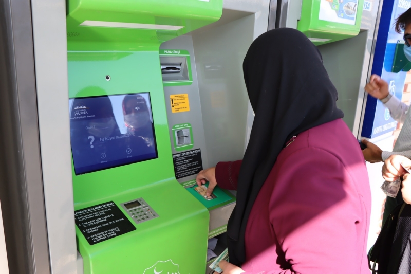 Urfa’da kart vizelemede sıra beklemek tarih oluyor (VİDEO)