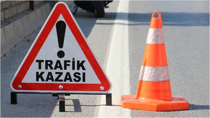 Urfa'da otomobil bariyerlere çarptı: 3 kişi yaralandı