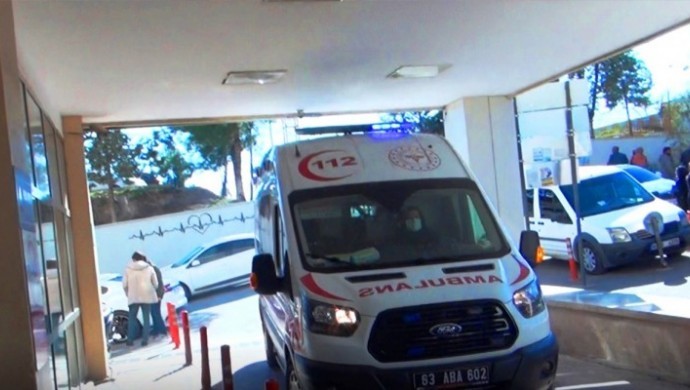Urfa'da otomobil ile kamyonet çarpıştı: Aynı aileden 4 kişi yaralandı