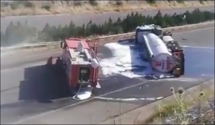 Urfa'da Petrol Yüklü Tanker Devrildi:1 Yaralı
