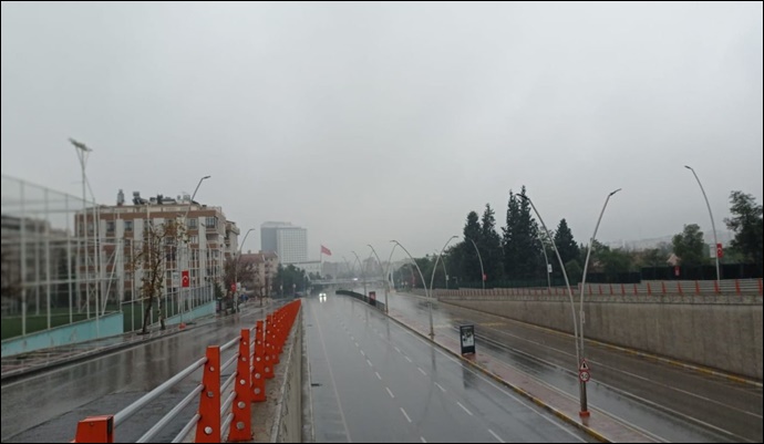 Urfa'da Sağanak yağış etkili oluyor