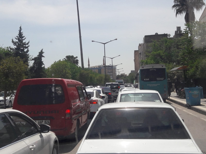 Urfa’da sokağa çıkma yasağından sonra araç yoğunluğu!