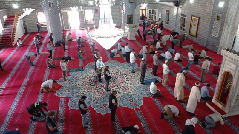 Urfa'da tam kapanmada ilk Cuma namazı kılındı-(VİDEO)