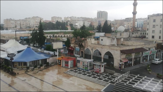 Urfa’daki korona sessizliğini sağanak yağış ve gök gürültüsü bozdu!-(VİDEO)