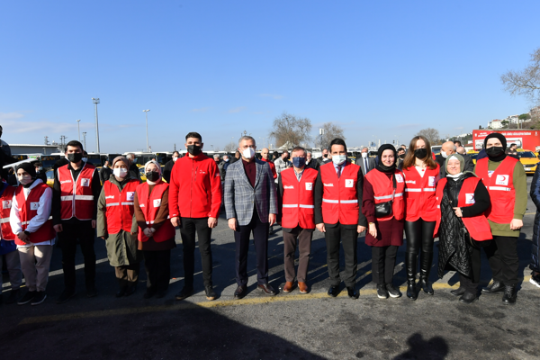 Üsküdar'da yüzlerce taksici kan vermek için kuyruk oluşturdu