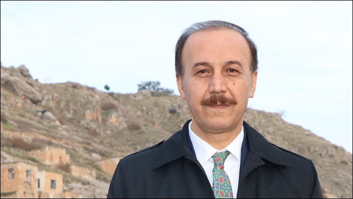 Vali Erin, Gazetecileri ve İdarecileri Tebrik Etti