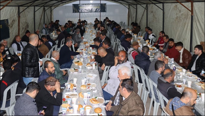 Vatandaşlar iftar saatinde aynı sofrayı paylaştı