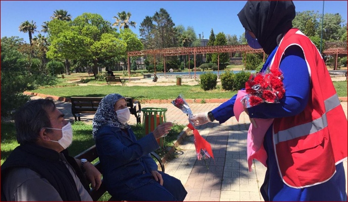 Vefa Sosyal Destek Gruplarından Anneler Günü Jesti